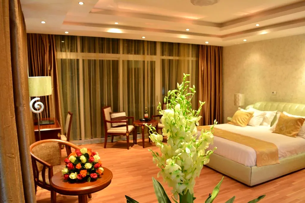 Suite bedroom